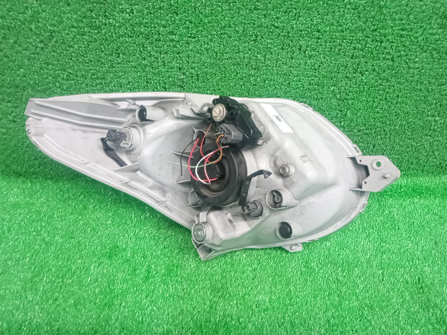 Фара левая передняя SUZUKI ALTO HA35S 3 ракурс