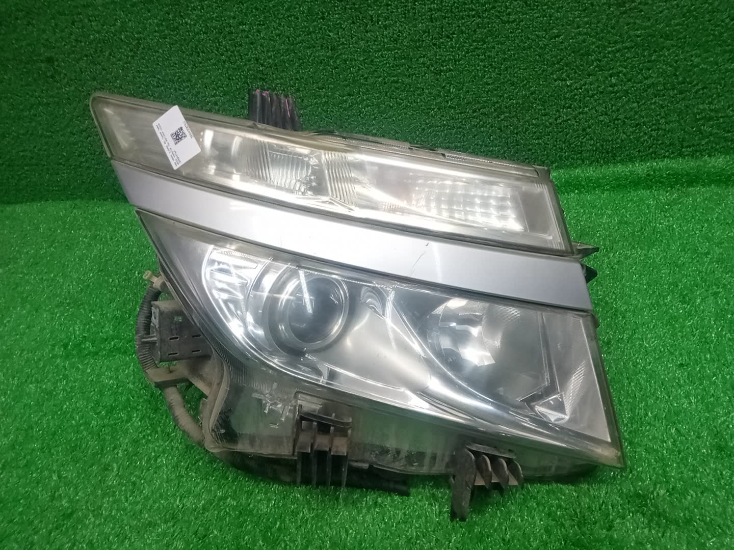 Фара правая передняя NISSAN ELGRAND E52 1 ракурс Фара правая передняя NISSAN ELGRAND E52 1 ракурс