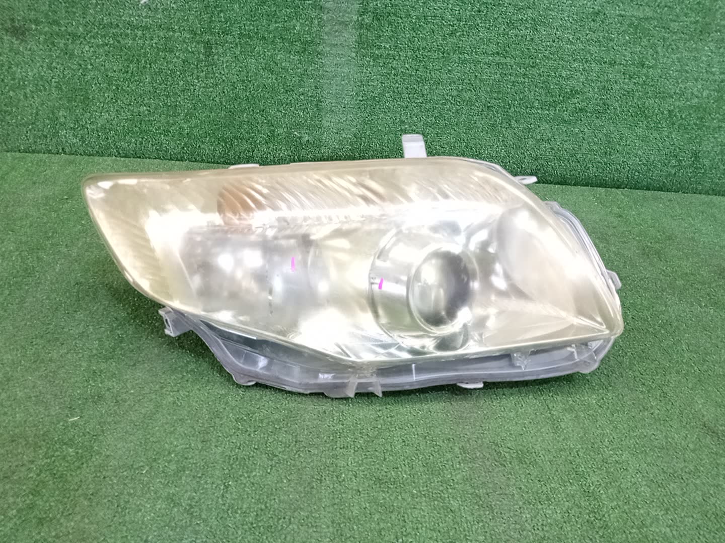 Фара правая передняя TOYOTA AXIO, COROLLA FIELDER, COROLLA  AXIO, FIELDER NZE141, NZE144, ZRE142, ZRE144, ZRE144G, ZRE142G, NZE144G, NZE141G 1 ракурс