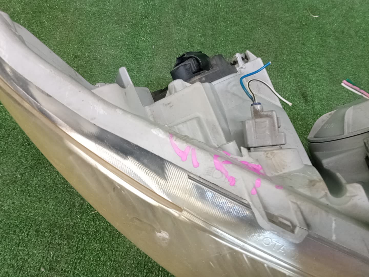 Фара правая передняя TOYOTA AXIO, COROLLA FIELDER, COROLLA  AXIO, FIELDER NZE141, NZE144, ZRE142, ZRE144, ZRE144G, ZRE142G, NZE144G, NZE141G 3 ракурс