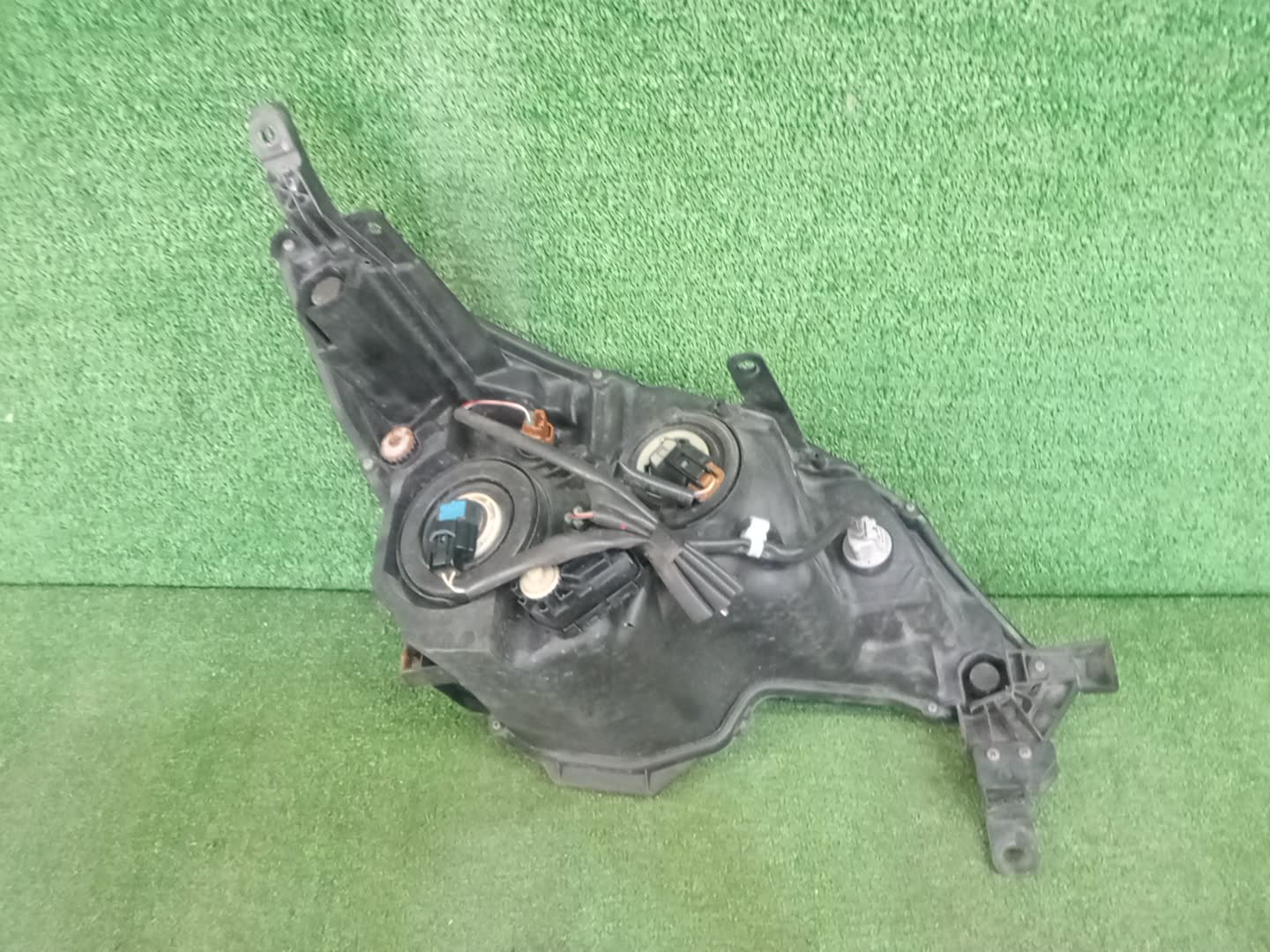 Фара левая передняя TOYOTA SPADE NCP141, NSP140, NSP141, NCP145 2 ракурс