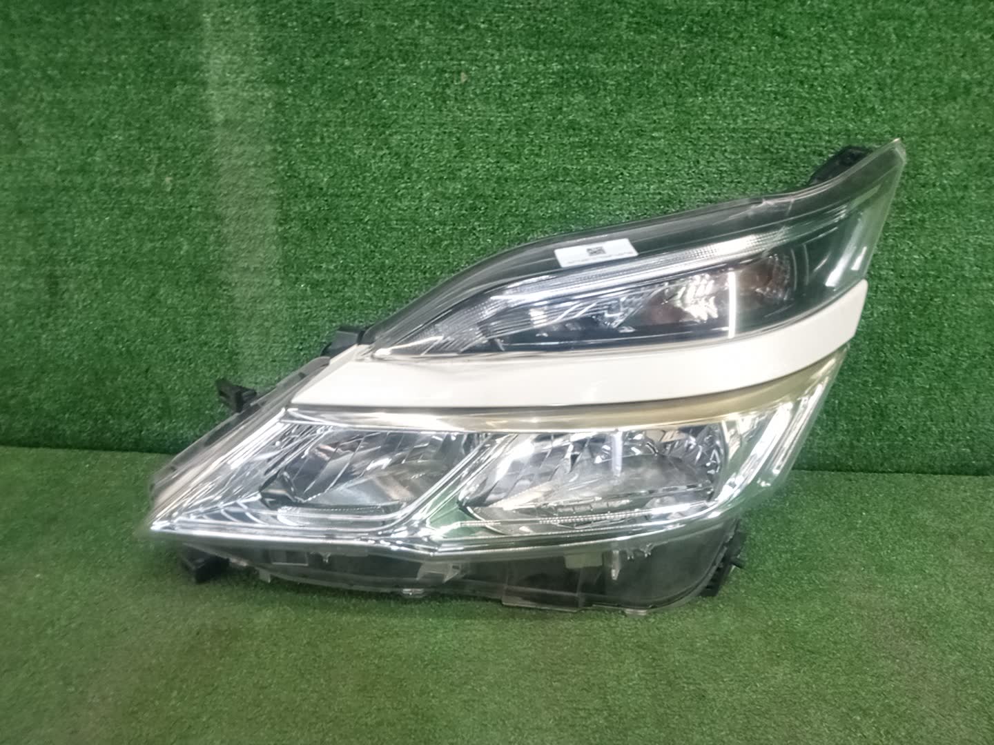Фара левая передняя NISSAN SERENA C27 1 ракурс
