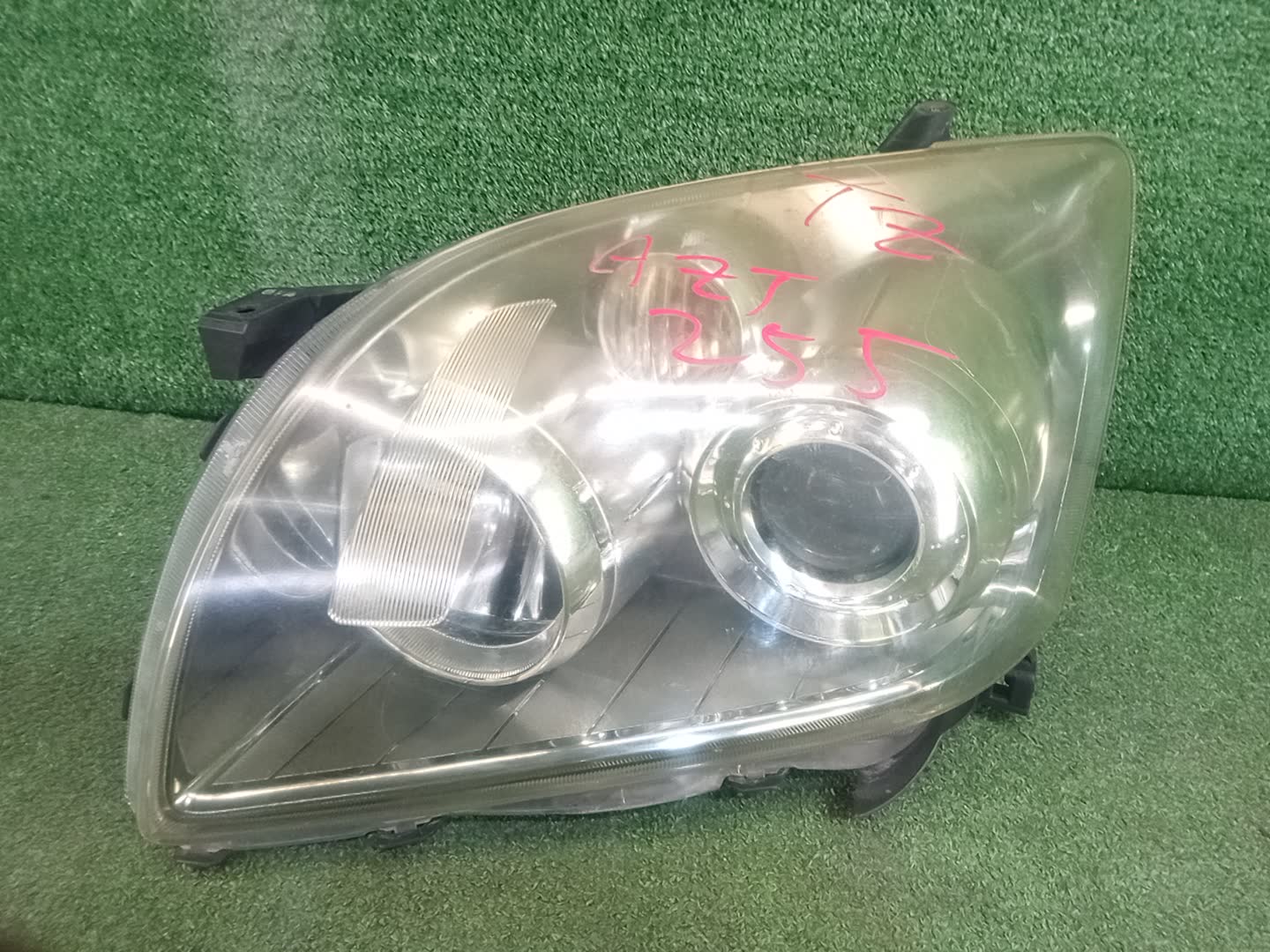 Фара левая передняя TOYOTA AVENSIS ZZT251, AZT250, AZT255, AZT251 1 ракурс