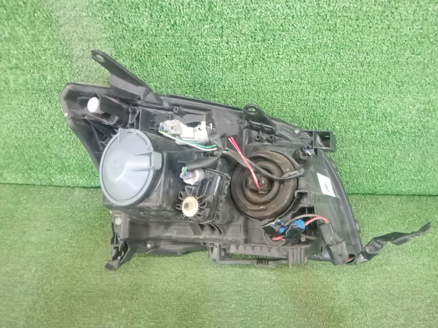 Фара левая передняя TOYOTA AVENSIS ZZT251, AZT250, AZT255, AZT251 2 ракурс