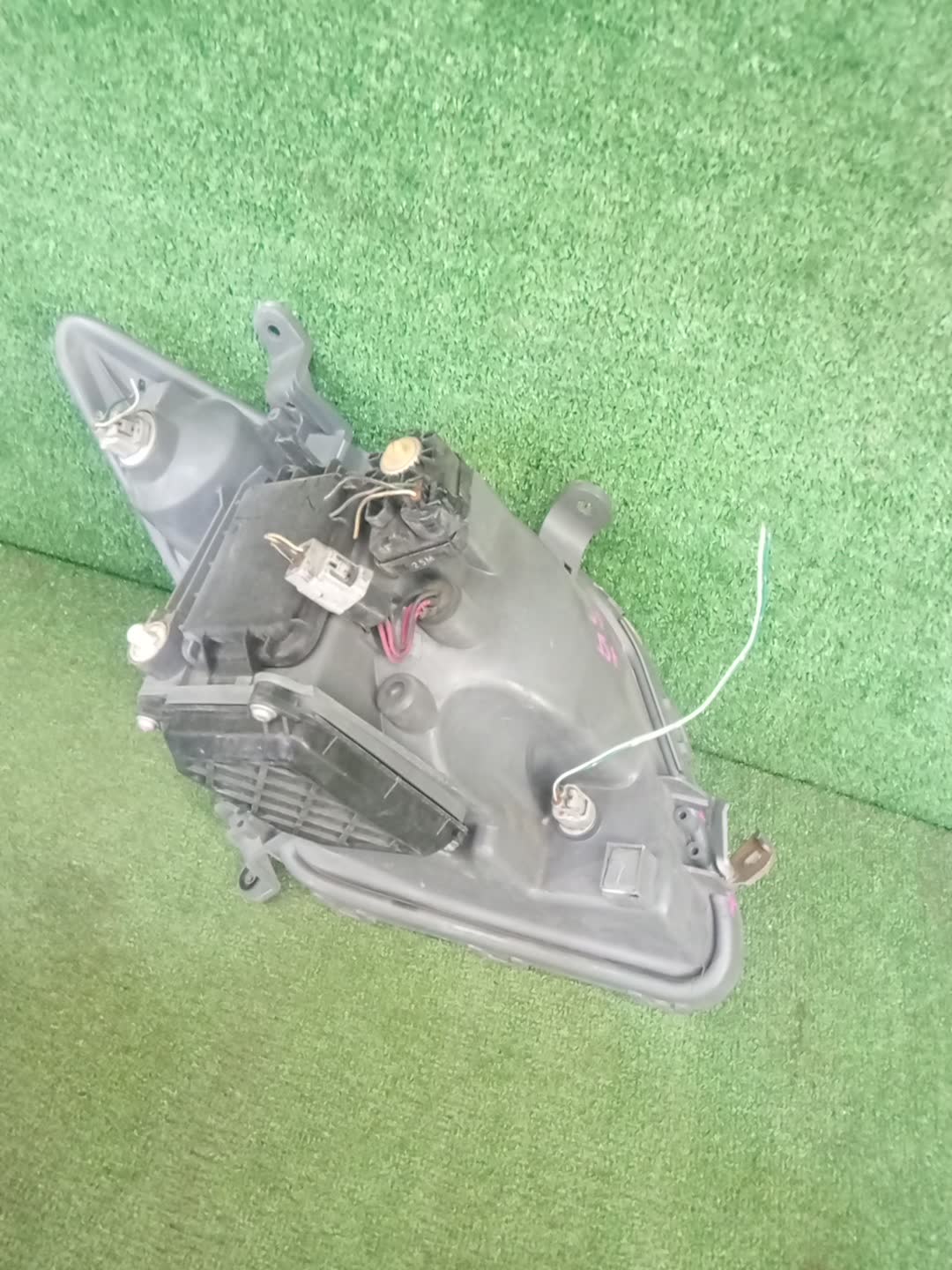 Фара левая передняя TOYOTA IST NCP60, NCP65, NCP61 3 ракурс