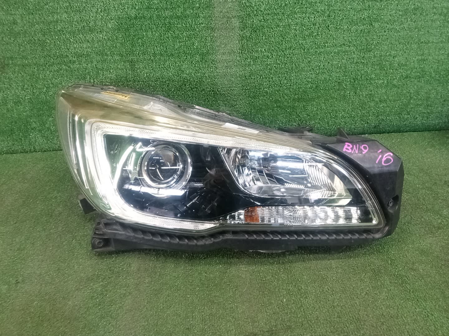 Фара правая передняя SUBARU LEGACY BN9 1 ракурс