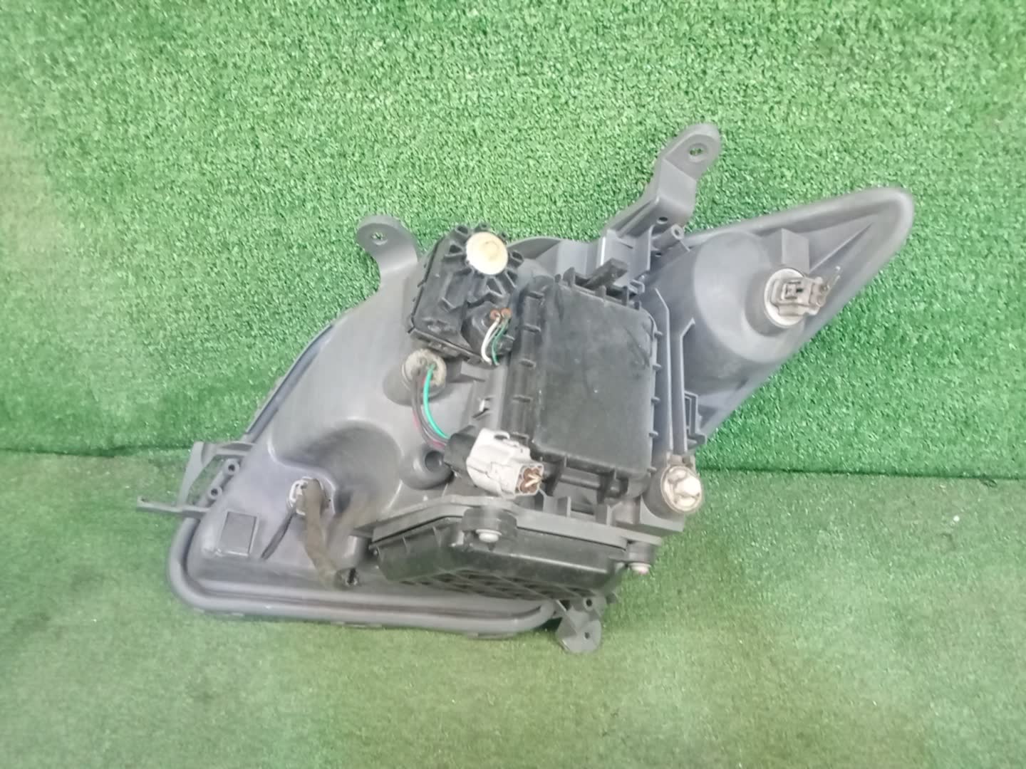 Фара правая передняя TOYOTA IST NCP60, NCP65, NCP61 3 ракурс