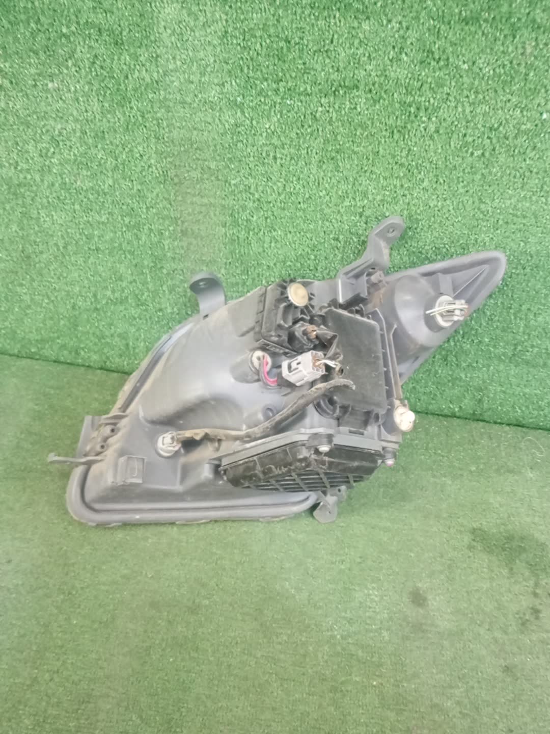 Фара правая передняя TOYOTA IST NCP60, NCP65, NCP61 3 ракурс
