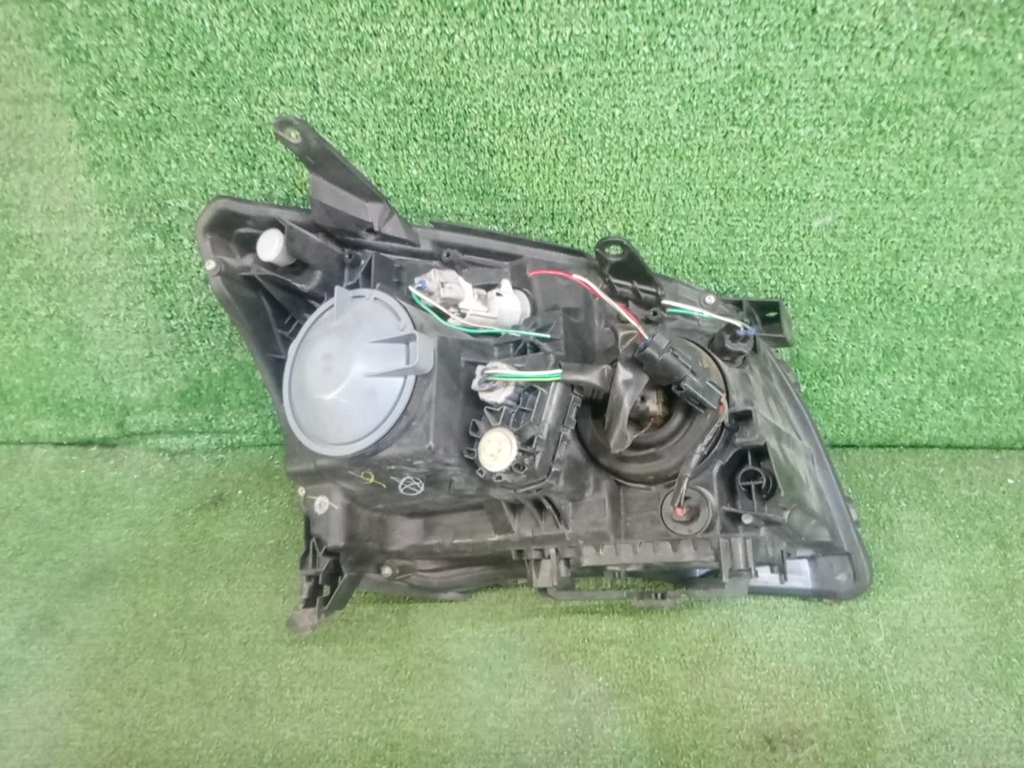 Фара левая передняя TOYOTA AVENSIS ZZT251, AZT250, AZT255, AZT251 2 ракурс