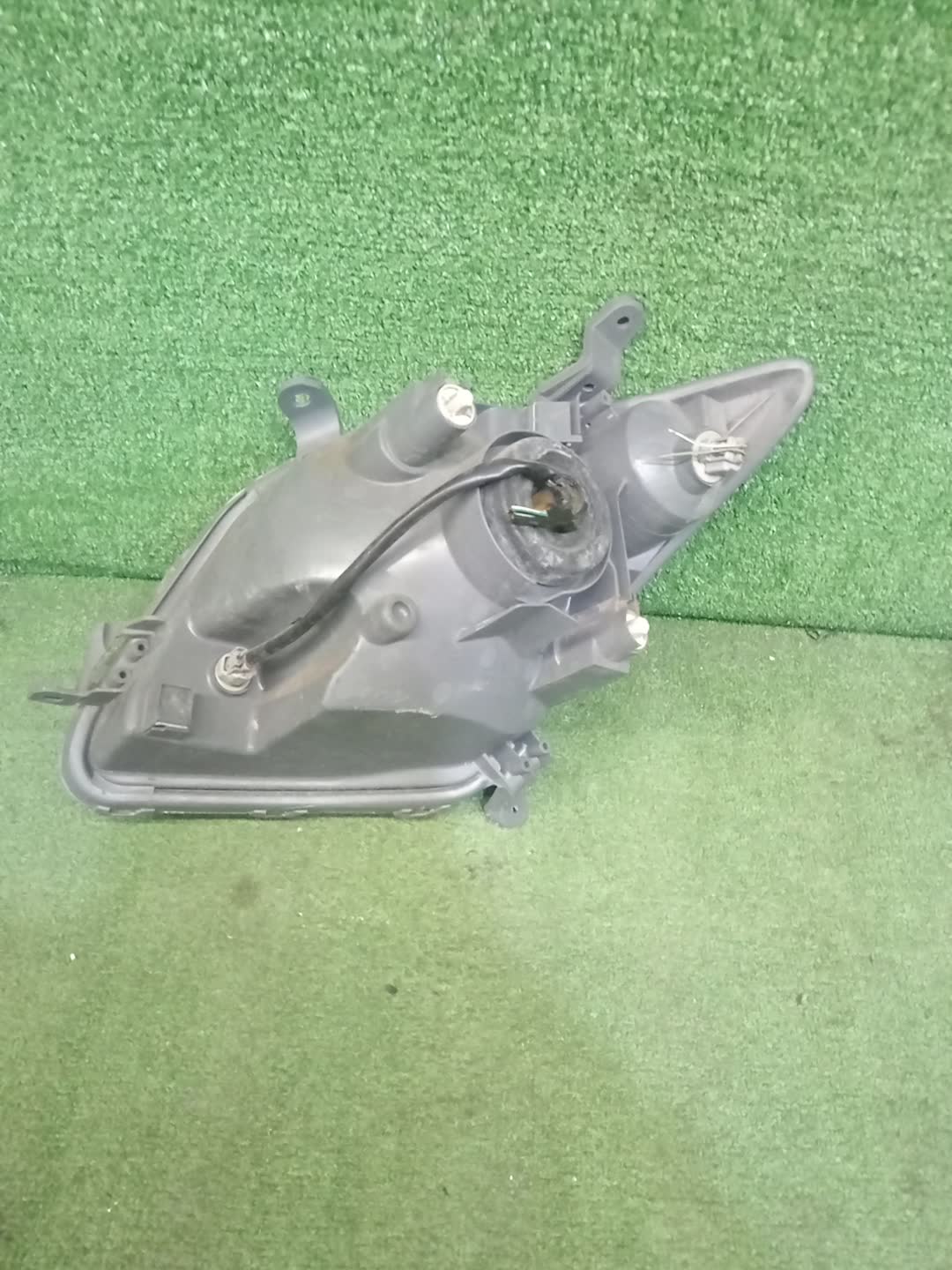 Фара правая передняя TOYOTA IST NCP60, NCP65, NCP61 2 ракурс