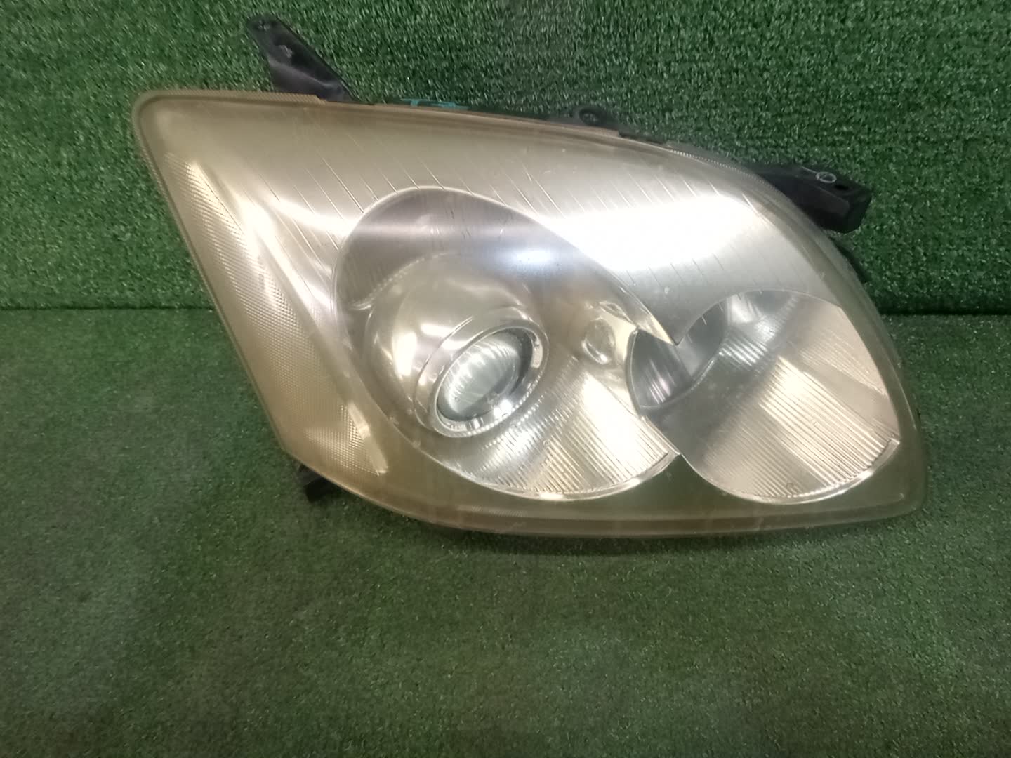 Фара правая передняя TOYOTA AVENSIS ZZT251, AZT250, AZT255, AZT251 1 ракурс