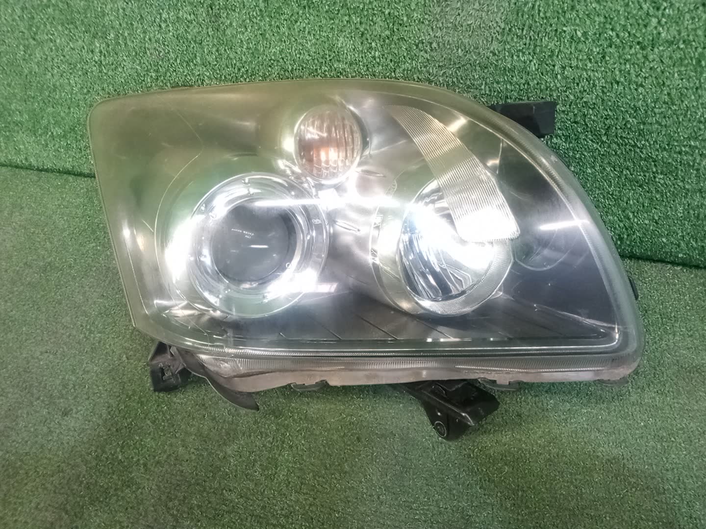 Фара правая передняя TOYOTA AVENSIS ZZT251, AZT250, AZT255, AZT251 1 ракурс