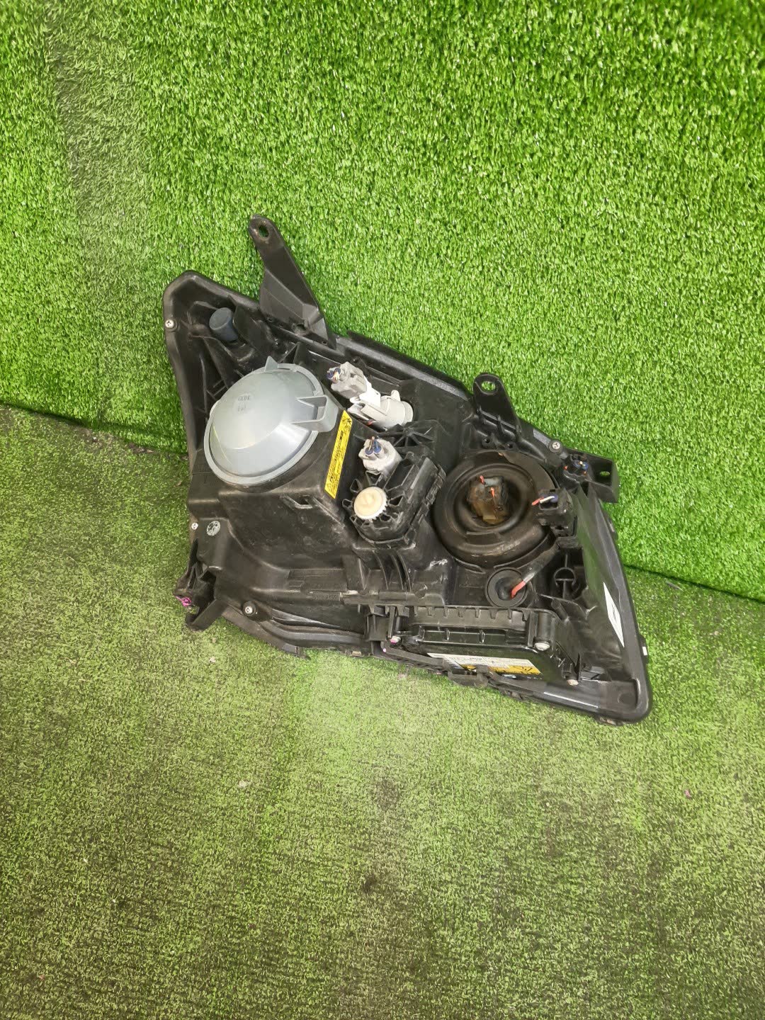 Фара левая передняя TOYOTA AVENSIS ZZT251, AZT250, AZT255, AZT251 3 ракурс