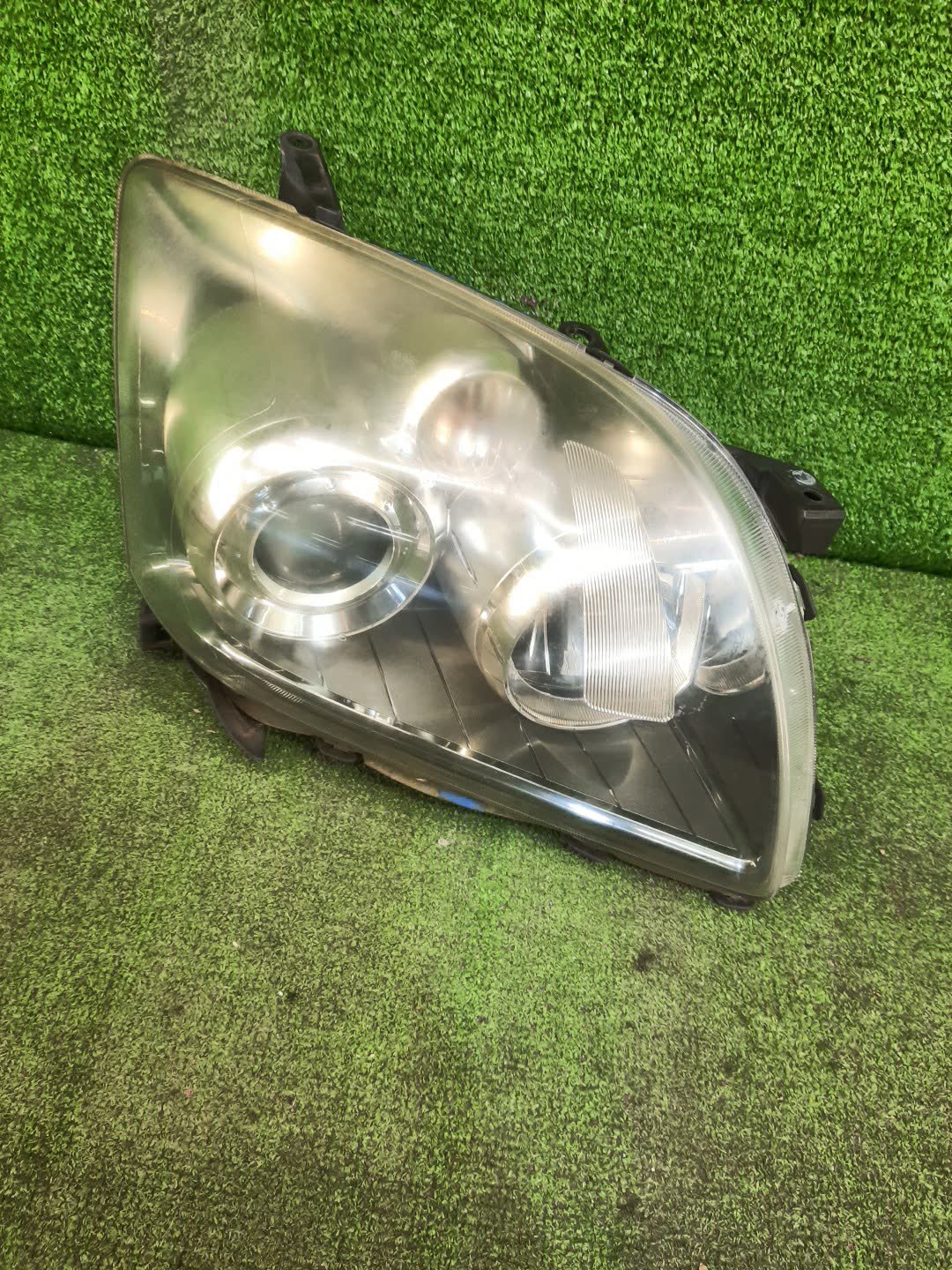 Фара правая передняя TOYOTA AVENSIS ZZT251, AZT250, AZT255, AZT251 1 ракурс