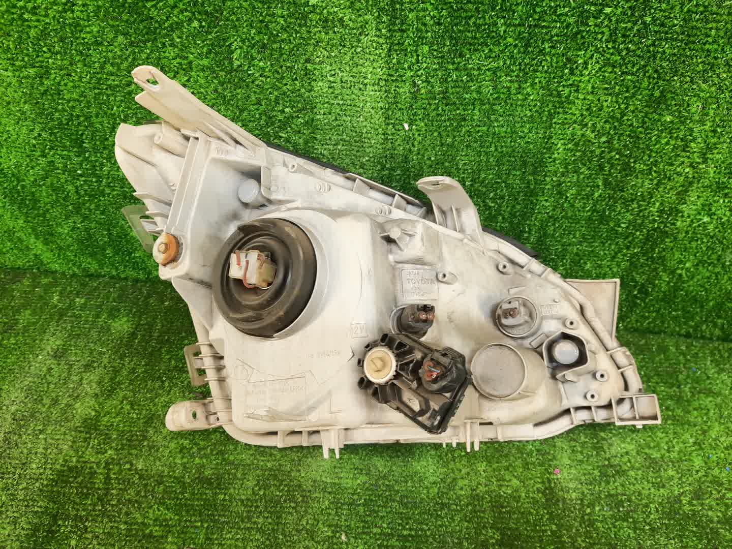 Фара левая передняя TOYOTA PREMIO ZZT240, NZT240, AZT240, ZZT245 3 ракурс