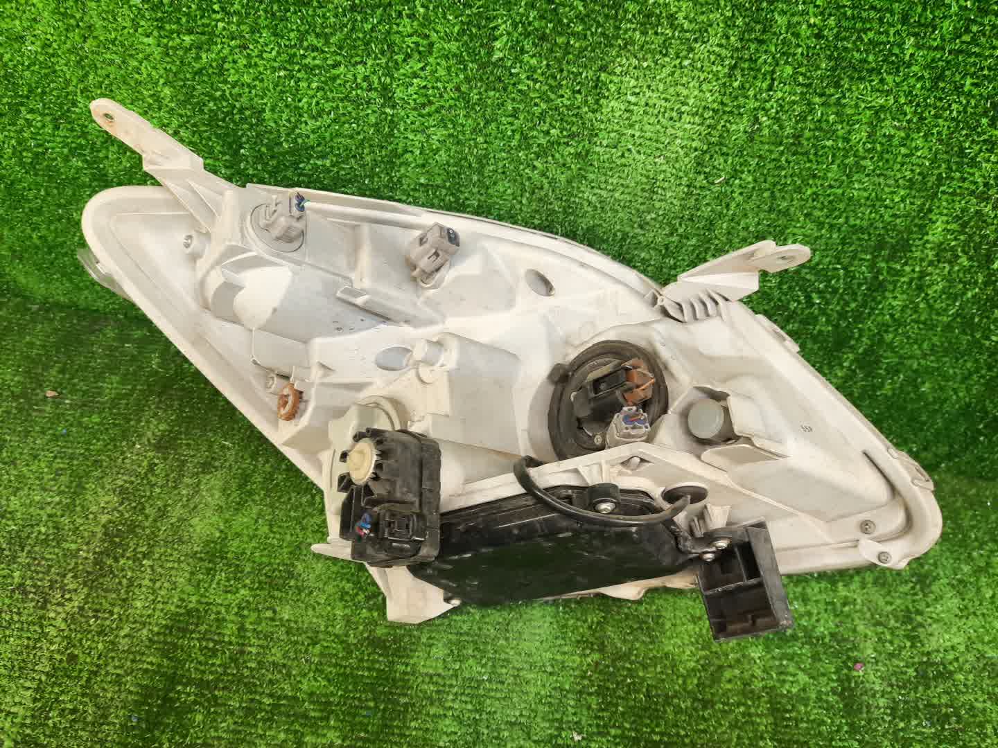 Фара левая передняя TOYOTA COROLLA SPACIO NZE121N, ZZE122N, ZZE124N 4 ракурс
