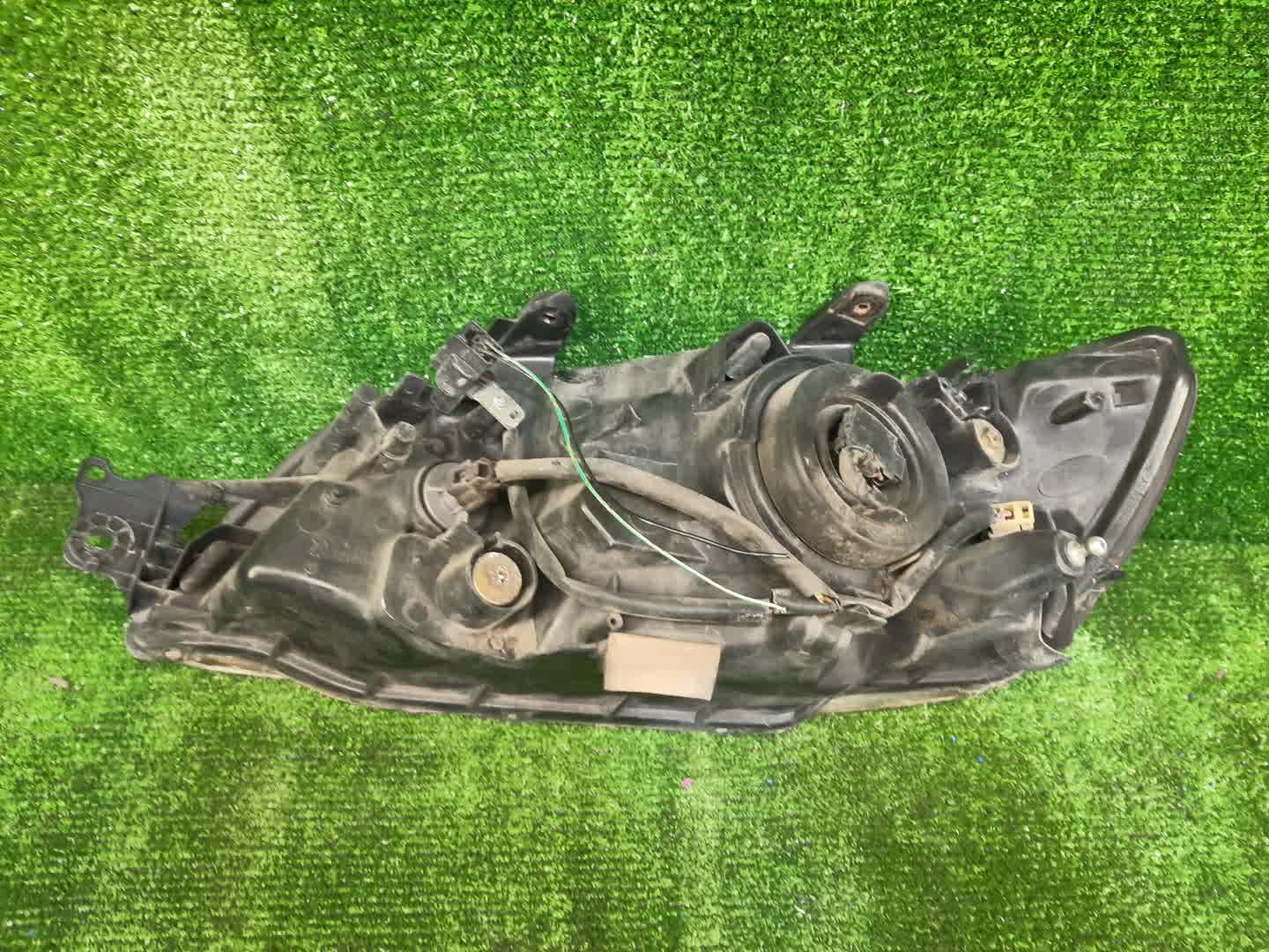 Фара правая передняя MITSUBISHI LANCER CEDIA, LANCER CS3W, CS9W, CS9A, CS1A, CS2A, CS2W, CS5W, CS5A, CS3A, CS6A, CS2V 3 ракурс