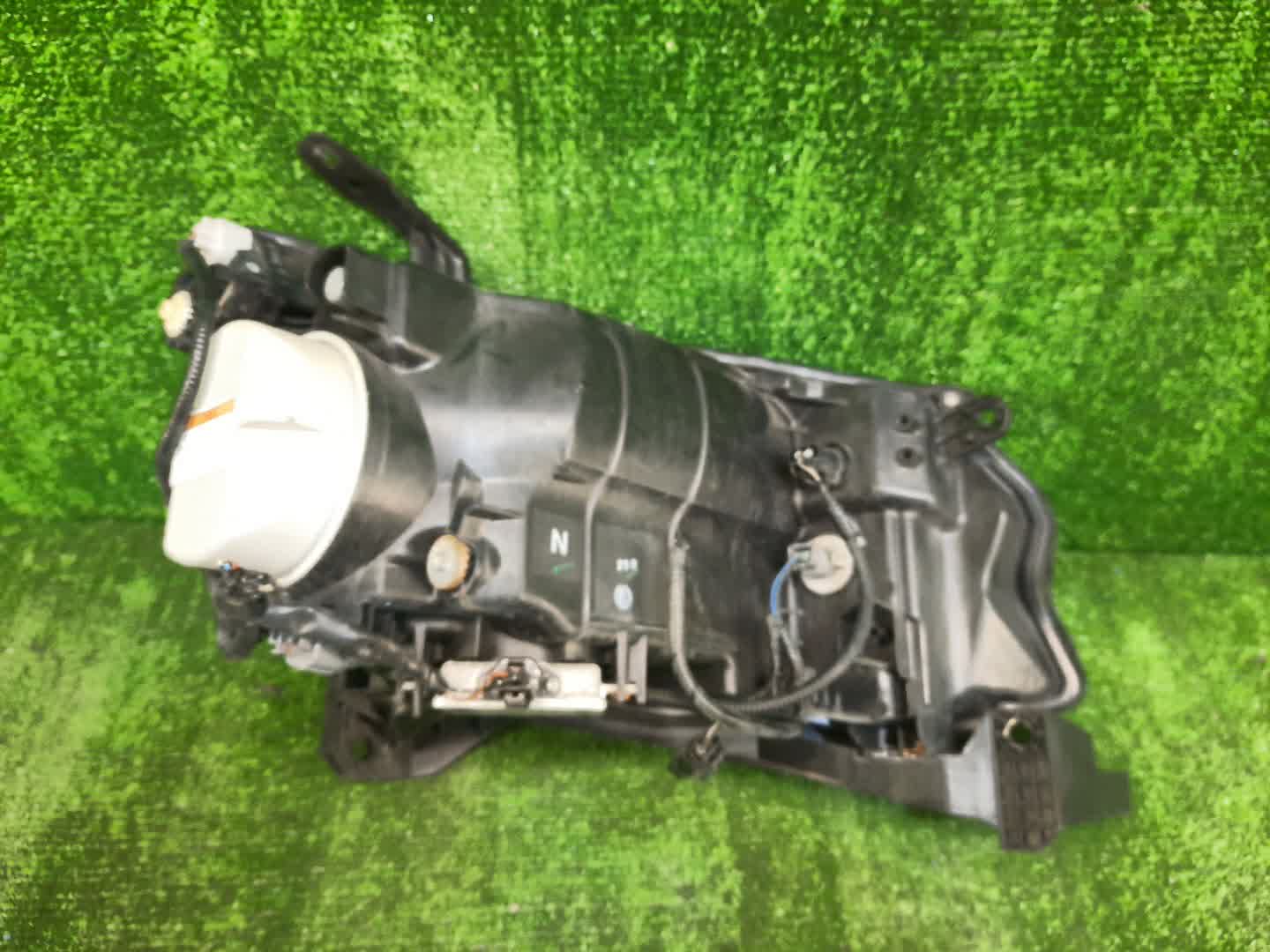 Фара левая передняя HONDA FREED SPIKE GP3, GB3, GB4 3 ракурс