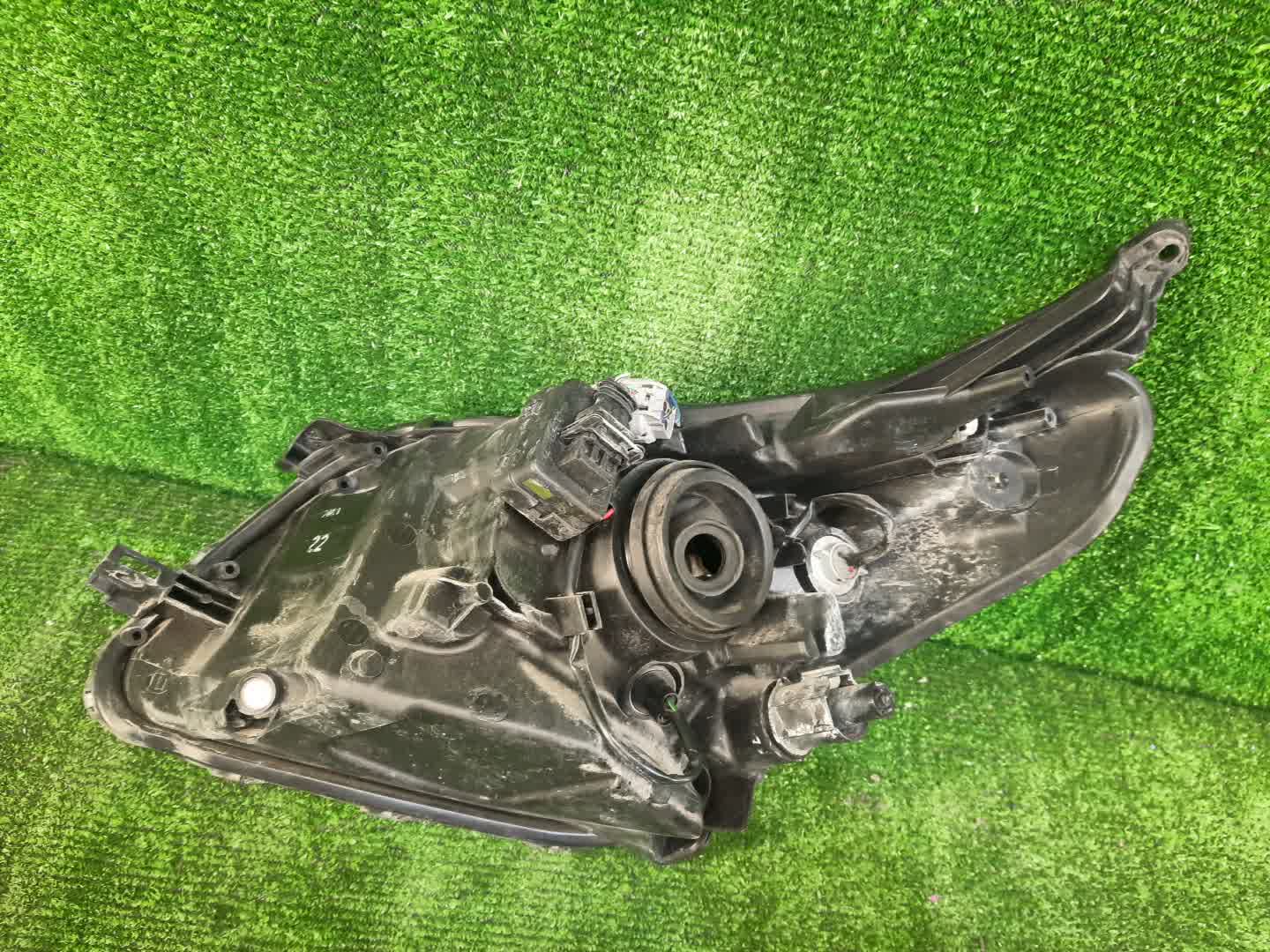 Фара правая передняя TOYOTA IST, URBAN CRUISER NCP110, NCP115, ZSP110, NSP110 3 ракурс