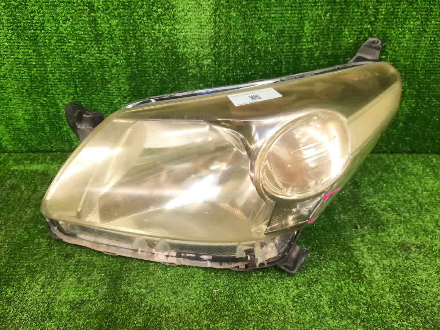 Фара левая передняя TOYOTA IST, URBAN CRUISER NCP110, NCP115, ZSP110, NSP110 1 ракурс
