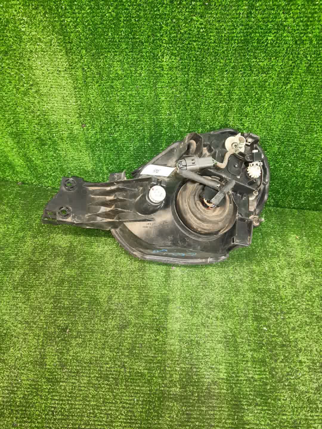 Фара правая передняя SUBARU IMPREZA WRX, IMPREZA GDA, GGA, GDD, GG2, GG9, GGD, GG3, GGC, GD3, GD2, GD9 2 ракурс