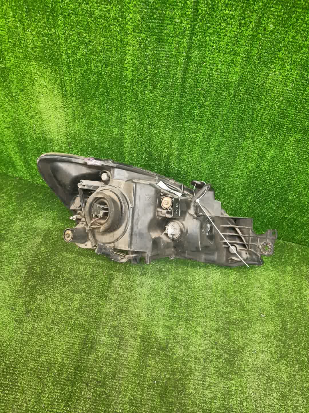 Фара левая передняя MITSUBISHI LANCER CEDIA, LANCER CS3W, CS9W, CS9A, CS1A, CS2A, CS2W, CS5W, CS5A, CS3A, CS6A, CS2V 3 ракурс