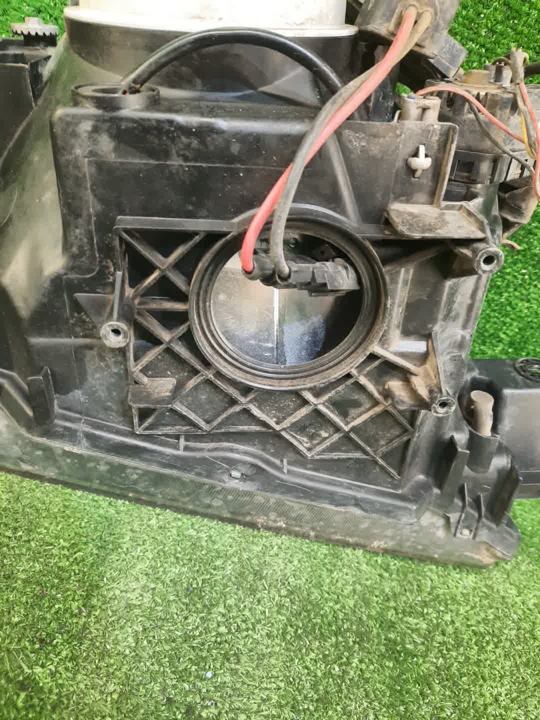 Фара левая передняя MITSUBISHI PAJERO V75W, V65W, V78W, V73W, V77W, V63W, V68W 2 ракурс