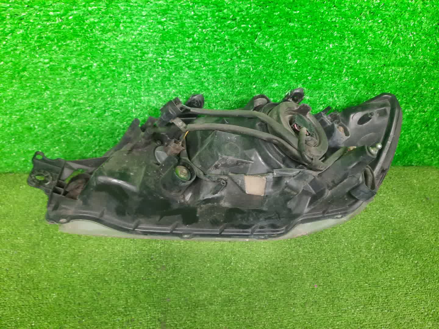 Фара правая передняя MITSUBISHI LANCER CEDIA, LANCER CS3W, CS9W, CS9A, CS1A, CS2A, CS2W, CS5W, CS5A, CS3A, CS6A, CS2V 2 ракурс