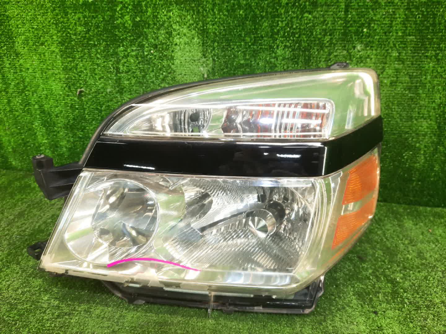 Фара левая передняя TOYOTA VOXY AZR60G, AZR65G 1 ракурс Фара левая передняя TOYOTA VOXY AZR60G, AZR65G 1 ракурс