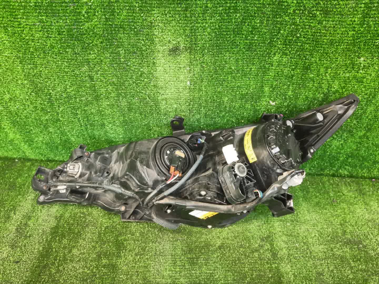 Фара правая передняя TOYOTA WISH ZGE20W, ZGE20G, ZGE25W, ZGE21G, ZGE22W, ZGE25G 4 ракурс