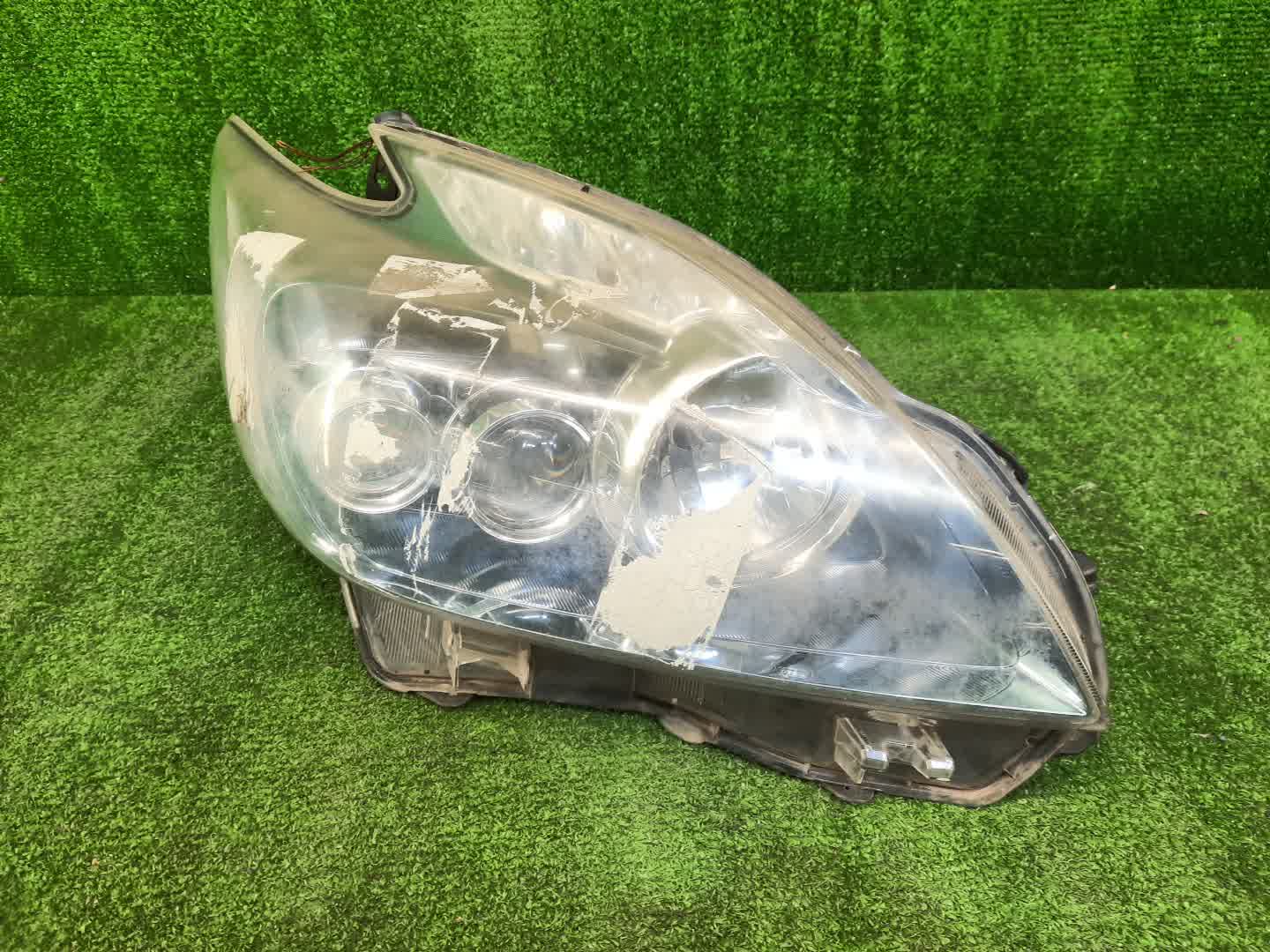 Фара правая передняя TOYOTA PRIUS ZVW30 1 ракурс