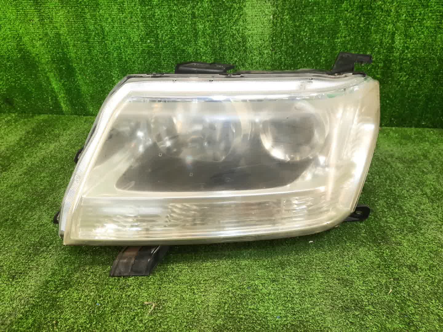 Фара левая передняя SUZUKI ESCUDO, GRAND VITARA TDB4W, TD94W, TD54W, TDA4W, TDB4, TE94, TD54, JT 1 ракурс