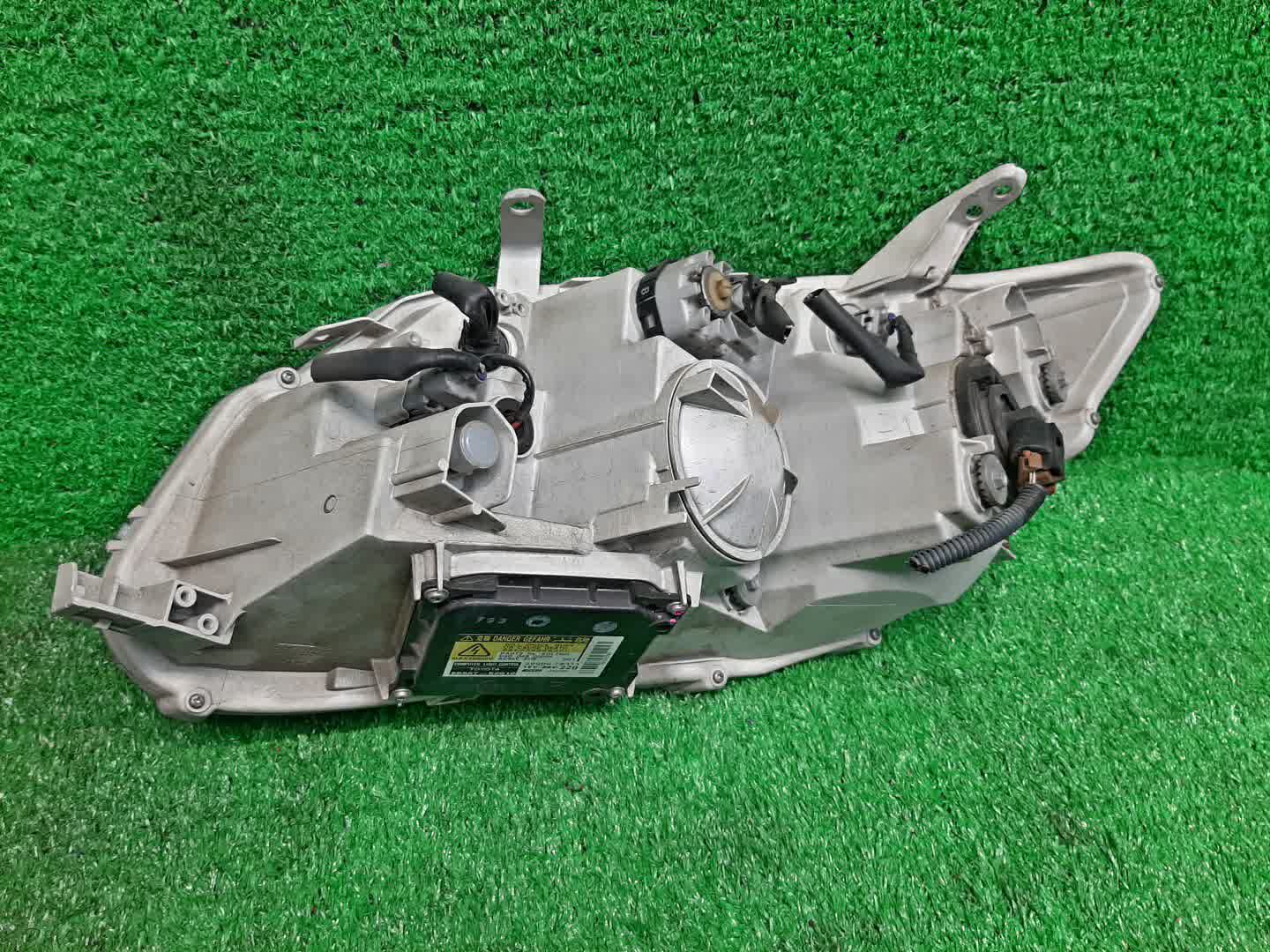 Фара правая передняя TOYOTA AXIO, COROLLA FIELDER, COROLLA  AXIO, FIELDER NZE141, NZE144, ZRE142, ZRE144, ZRE144G, ZRE142G, NZE144G, NZE141G 3 ракурс