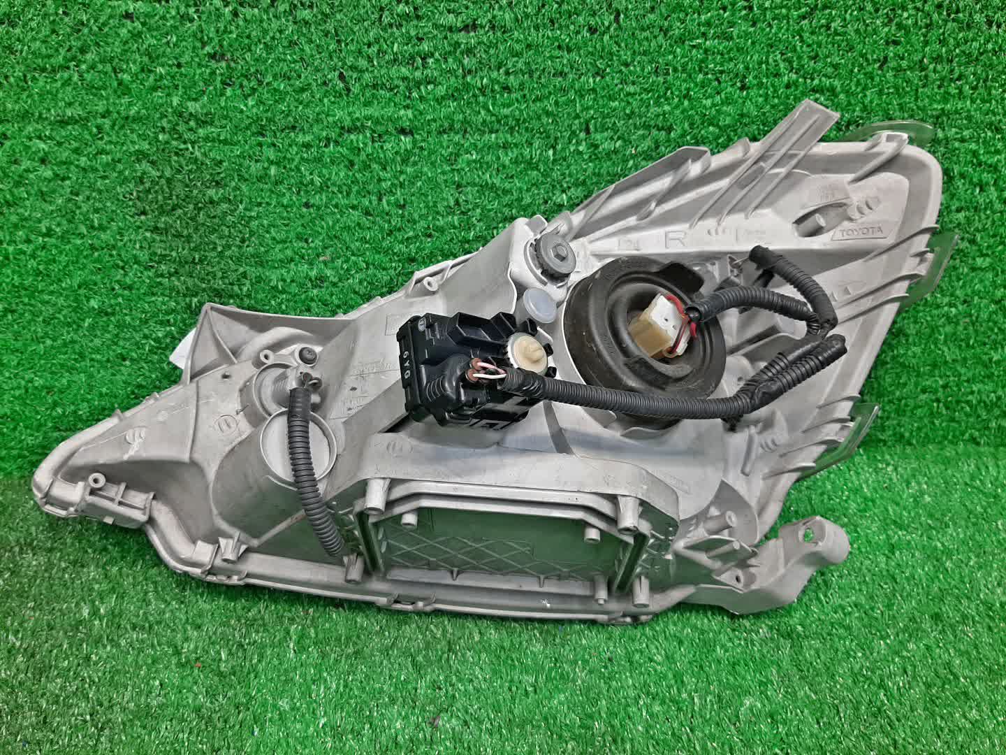 Фара правая передняя TOYOTA ALLION ZZT240, NZT240, AZT240, ZZT245 3 ракурс
