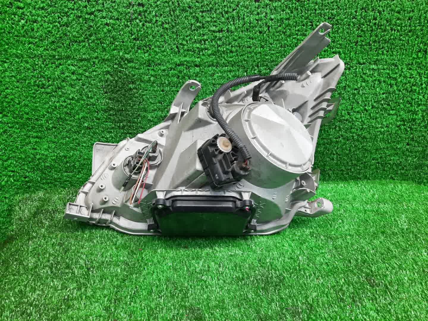 Фара правая передняя TOYOTA PREMIO ZZT240, NZT240, AZT240, ZZT245 2 ракурс