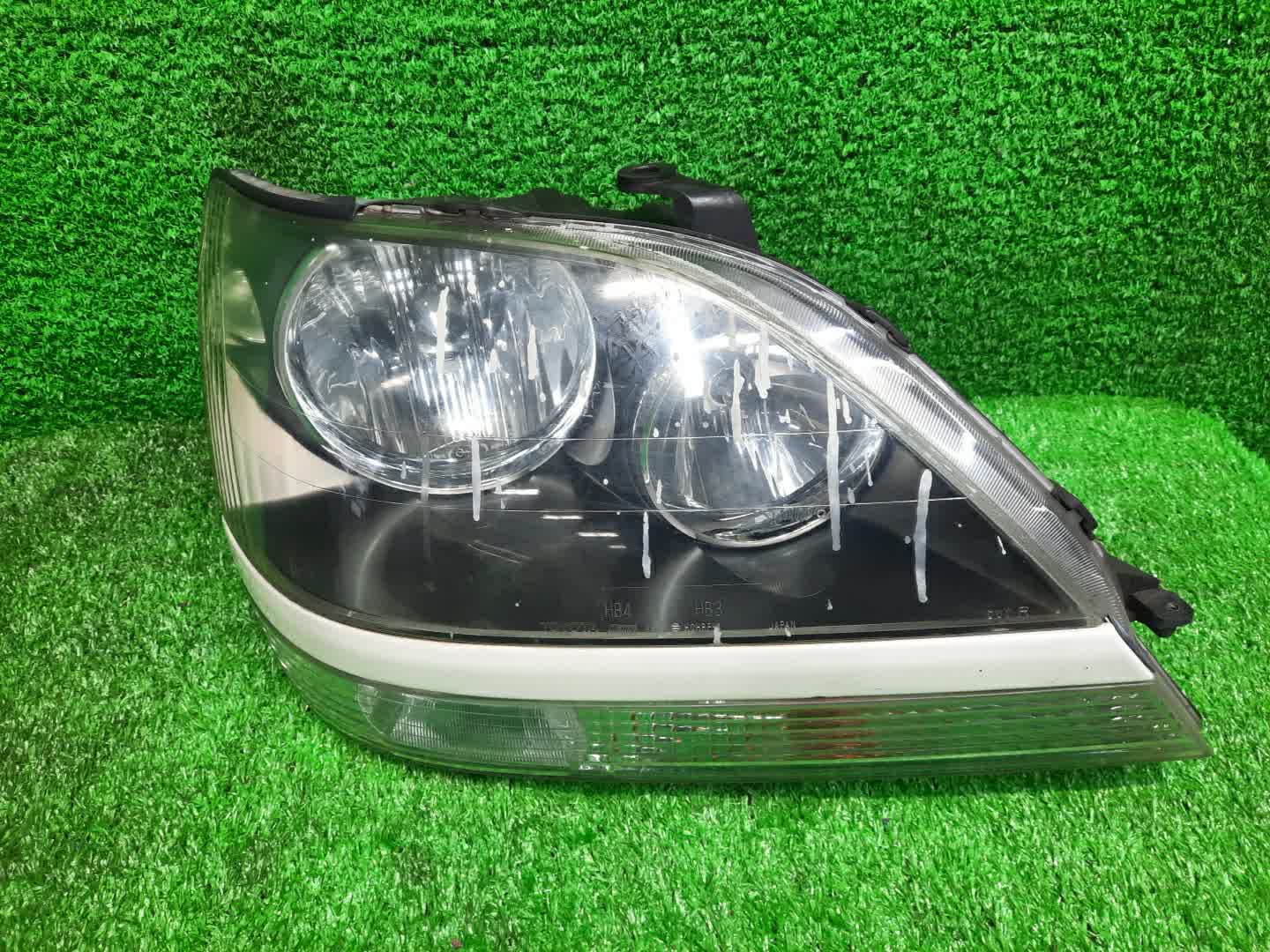 Фара правая передняя TOYOTA HARRIER MCU15W, MCU10W, SXU15W, SXU10W, ACU10W, ACU15W 1 ракурс