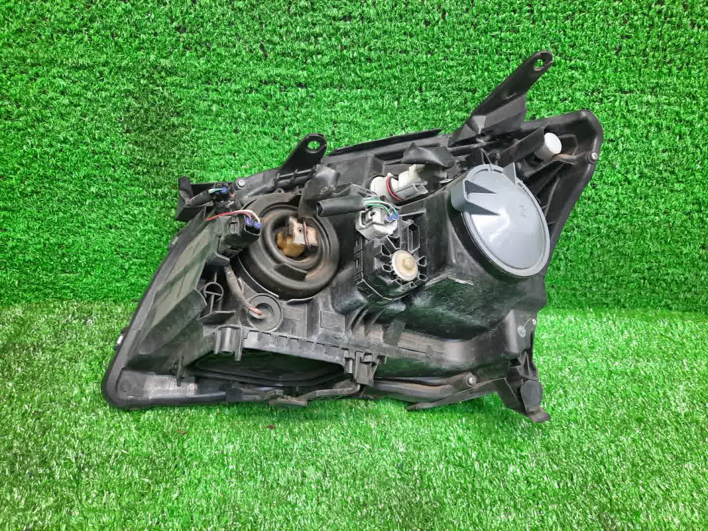 Фара правая передняя TOYOTA AVENSIS ZZT251, AZT250, AZT255, AZT251 3 ракурс