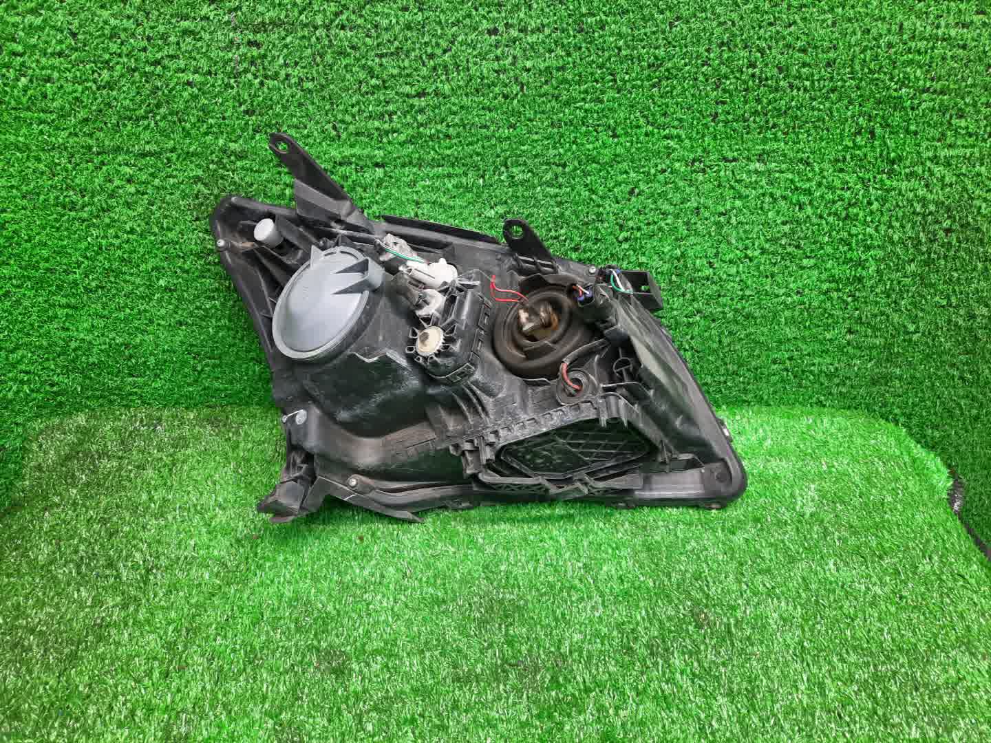 Фара левая передняя TOYOTA AVENSIS ZZT251, AZT250, AZT255, AZT251 3 ракурс
