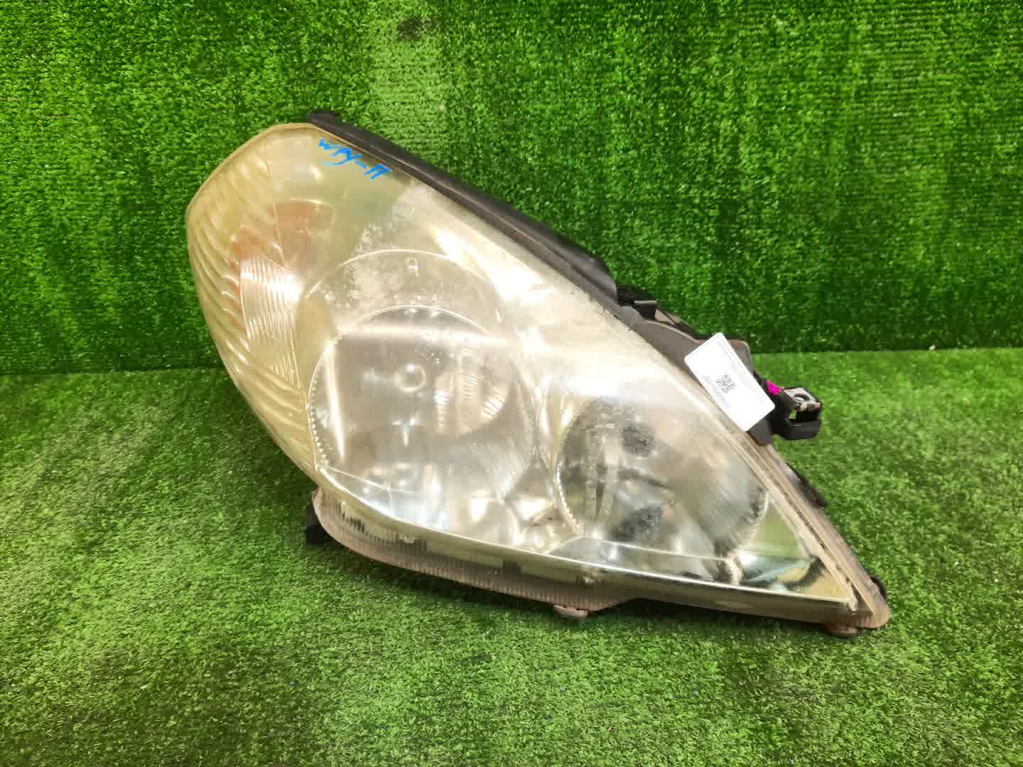 Фара правая передняя NISSAN WINGROAD Y11 1 ракурс