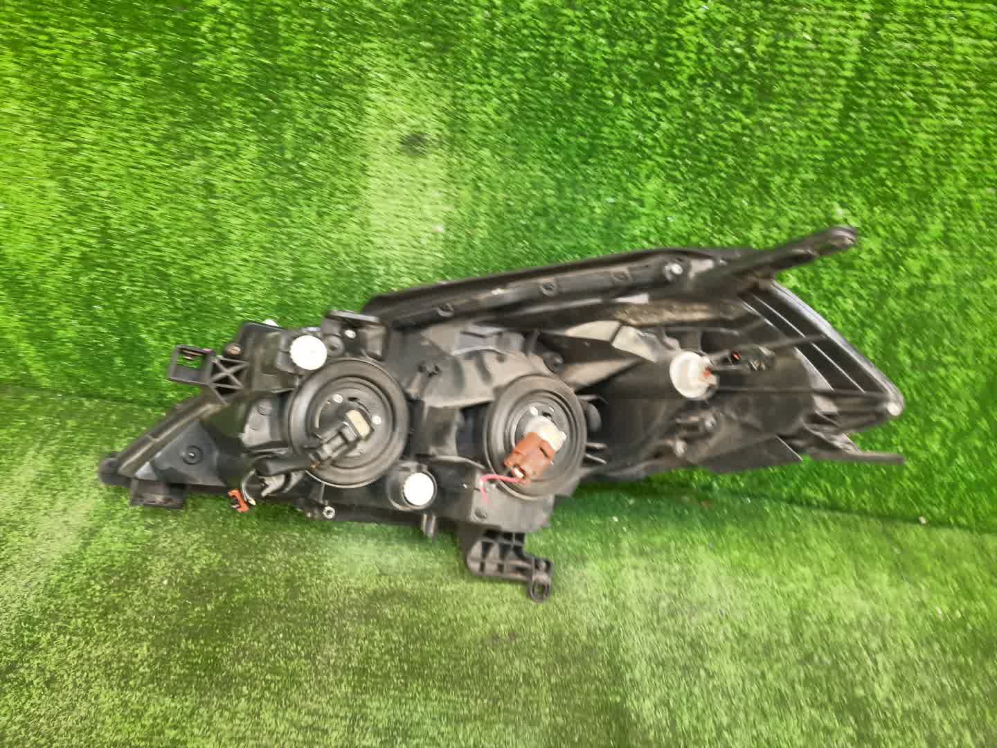 Фара правая передняя NISSAN WINGROAD Y11 3 ракурс