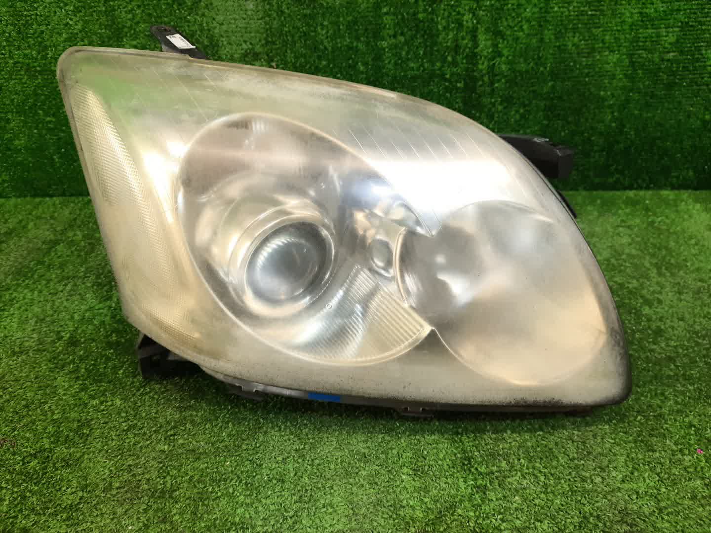 Фара правая передняя TOYOTA AVENSIS ZZT251, AZT250, AZT255, AZT251 1 ракурс