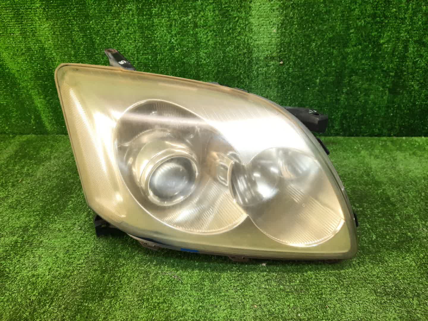 Фара правая передняя TOYOTA AVENSIS ZZT251, AZT250, AZT255, AZT251 1 ракурс