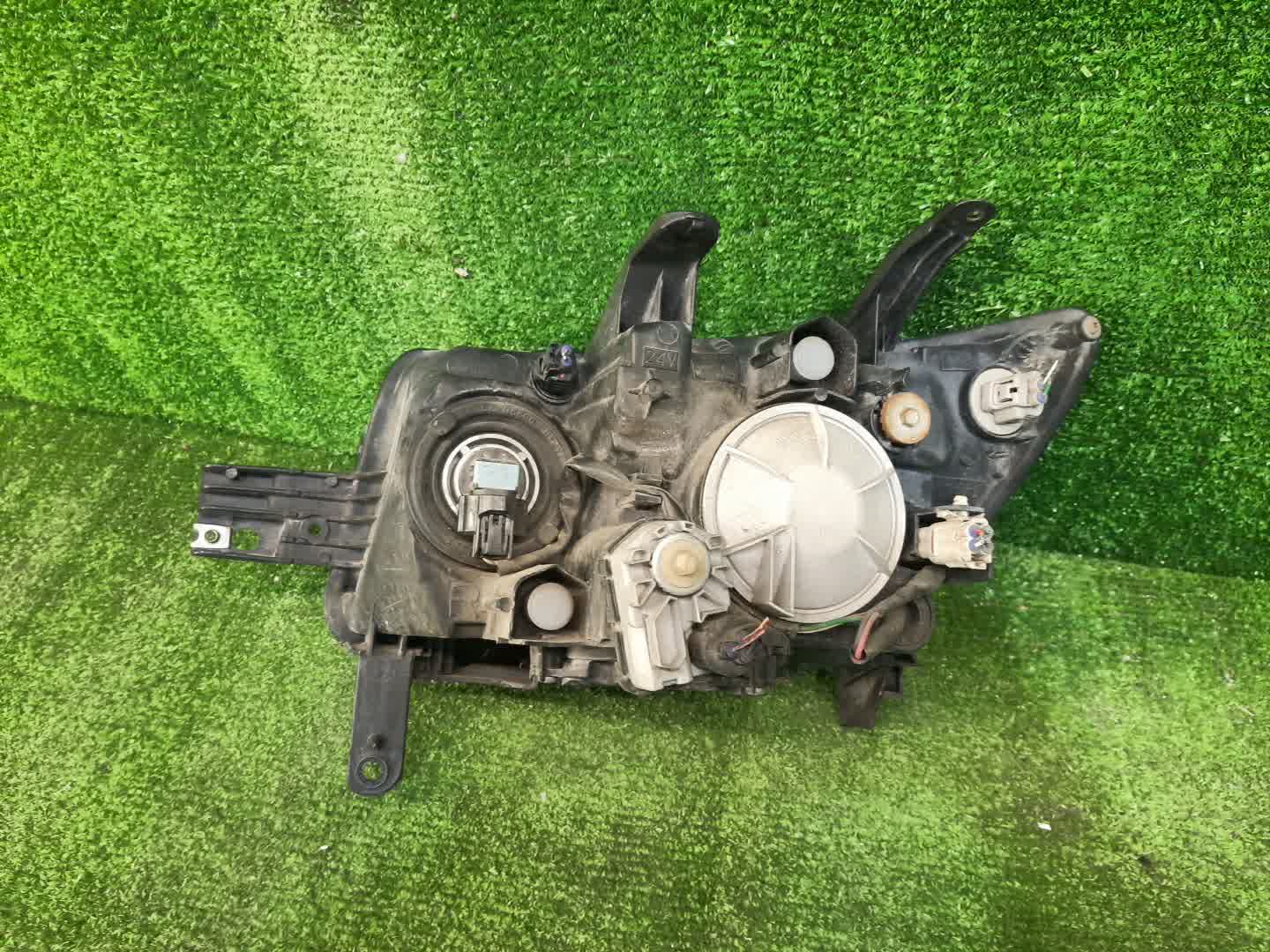 Фара правая передняя TOYOTA BB QNC20, QNC21, QNC25 2 ракурс