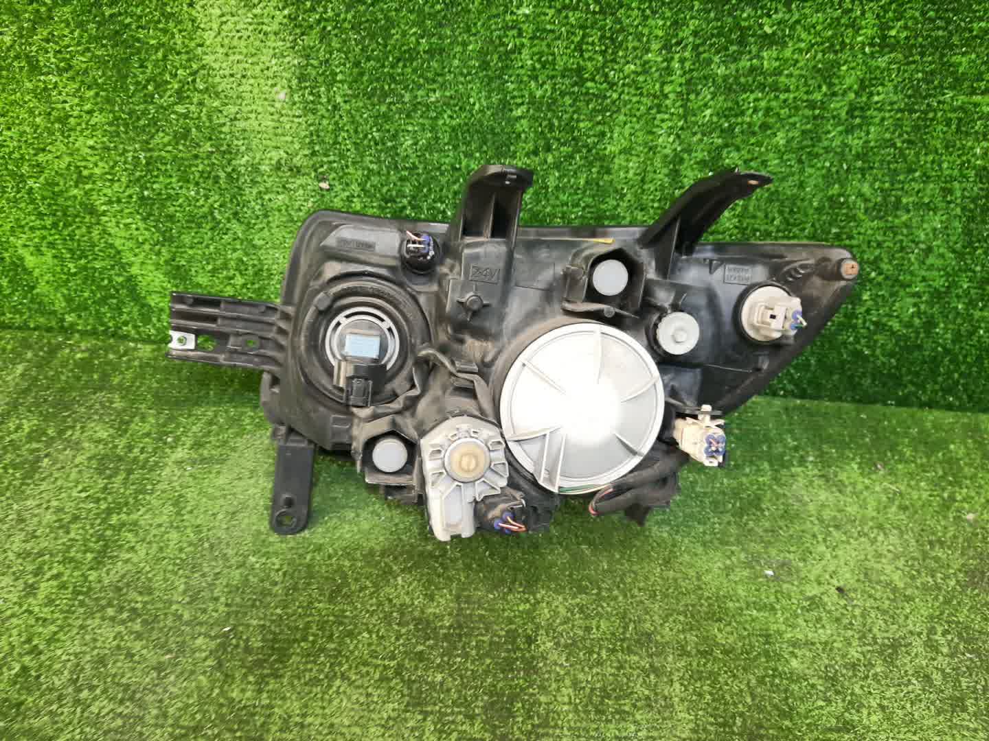 Фара правая передняя TOYOTA BB QNC20, QNC21, QNC25 2 ракурс