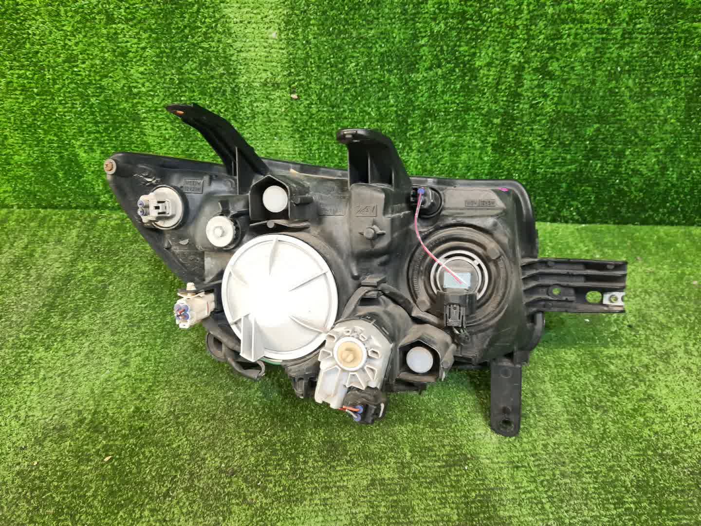 Фара левая передняя TOYOTA BB QNC20, QNC21, QNC25 2 ракурс