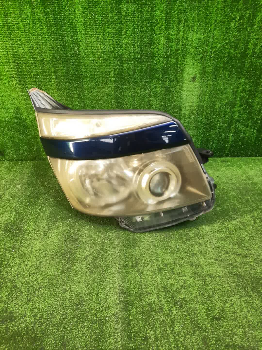 Фара правая передняя TOYOTA VOXY ZRR75W, ZRR70W, ZRR75G, ZRR70G 1 ракурс Фара правая передняя TOYOTA VOXY ZRR75W, ZRR70W, ZRR75G, ZRR70G 1 ракурс