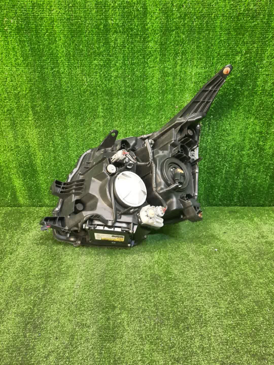 Фара правая передняя TOYOTA VOXY ZRR75W, ZRR70W, ZRR75G, ZRR70G 2 ракурс Фара правая передняя TOYOTA VOXY ZRR75W, ZRR70W, ZRR75G, ZRR70G 2 ракурс