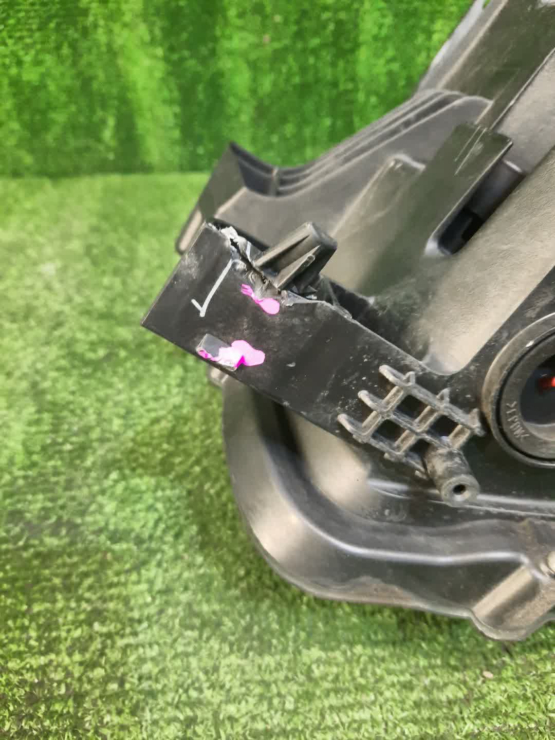 Фара правая передняя TOYOTA VOXY ZRR75W, ZRR70W, ZRR75G, ZRR70G 3 ракурс