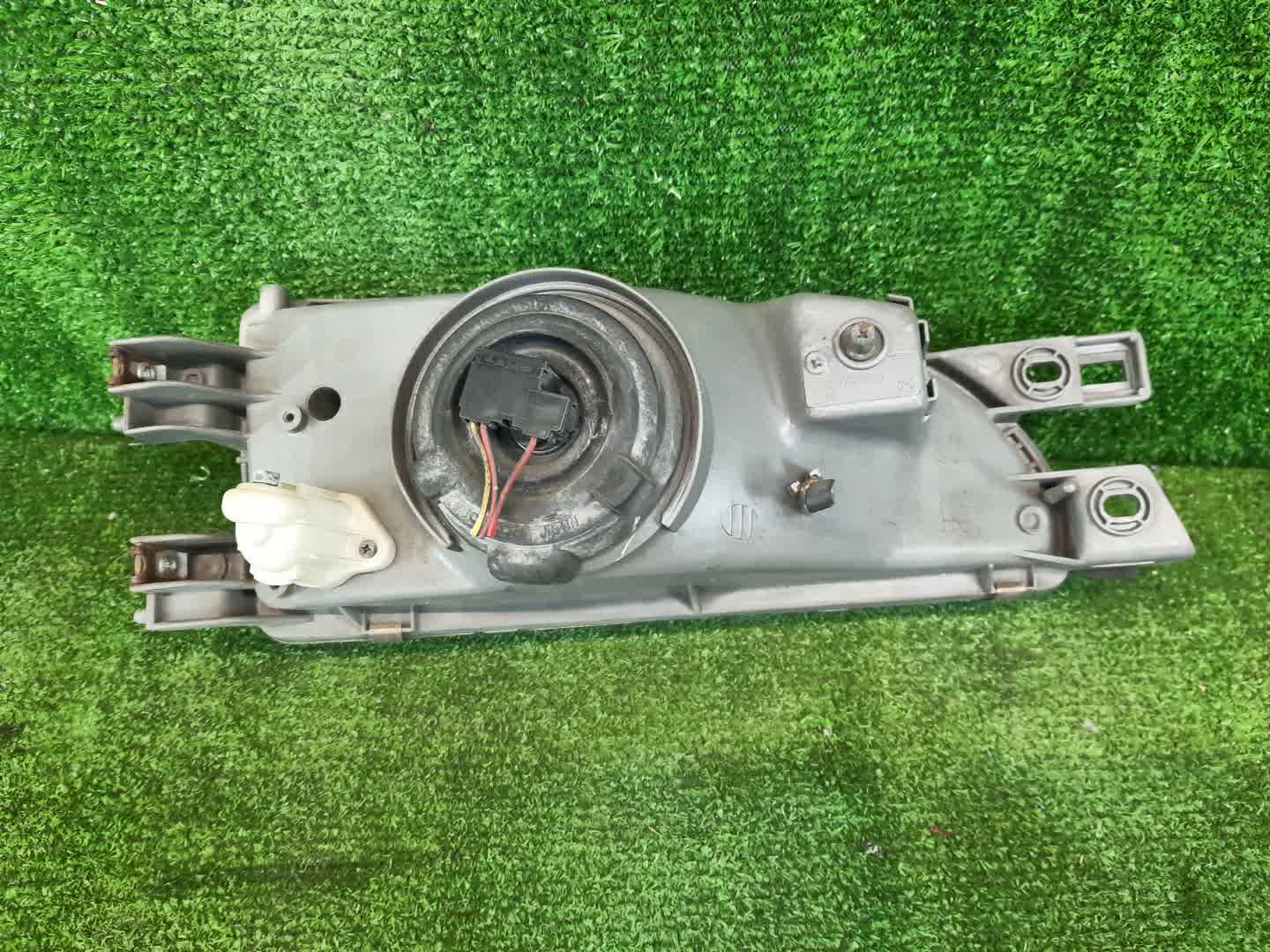 Фара левая передняя SUBARU IMPREZA GC8, GF2, GF3, GF5, GF8, GF1, GF4, GC1, GF6, GC4, GC6 2 ракурс