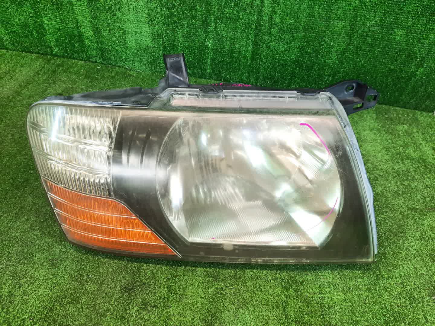 Фара правая передняя MITSUBISHI PAJERO V75W, V65W, V78W, V73W, V77W, V63W, V68W 1 ракурс